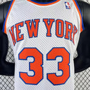 Regata Mitchell & Ness New York Knicks Patrick Ewing 1985-86 Branca - Brazil Guetto Store